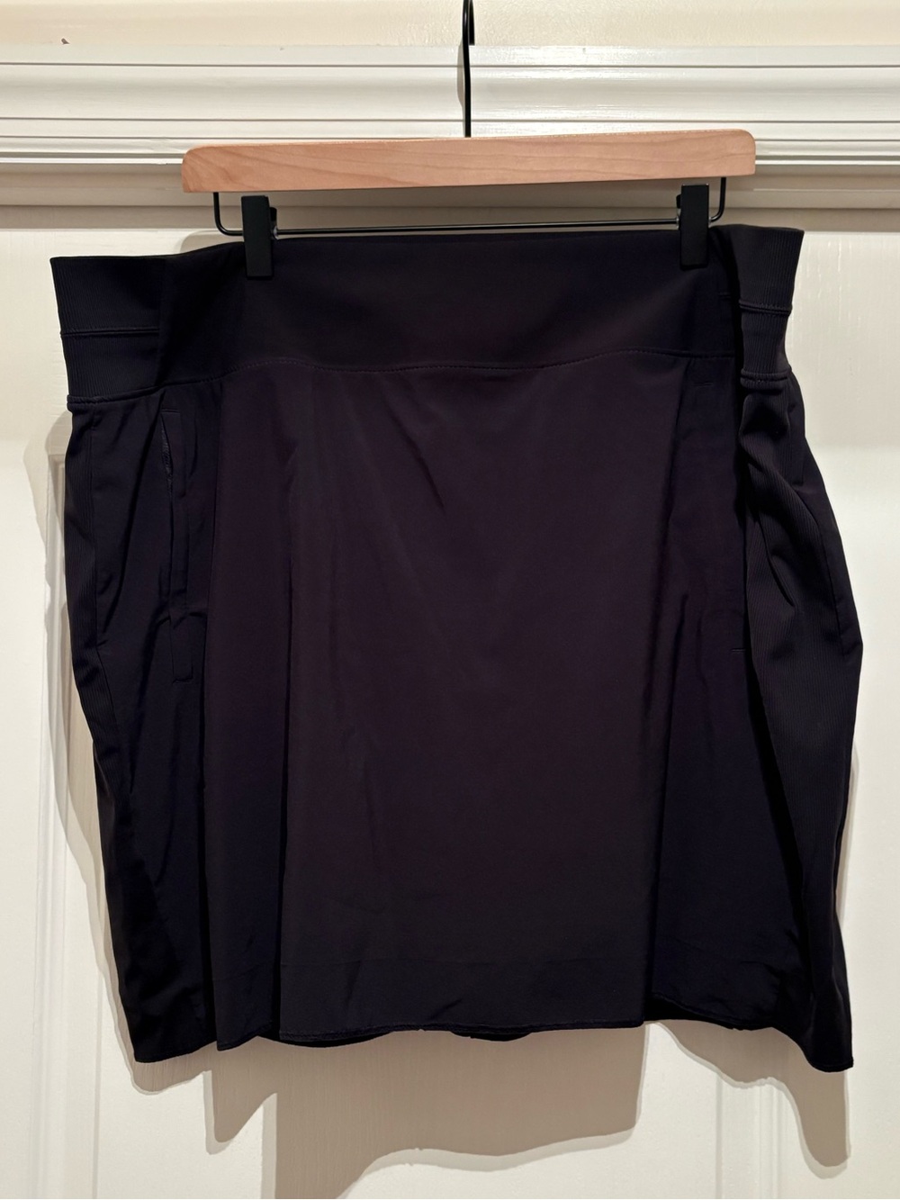 Women’s Athleta black active skirt size 22